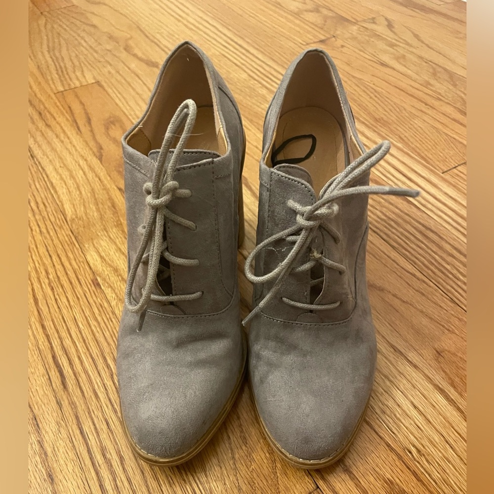 H&M grey shoes, block heel, tie in front, size 40/9
